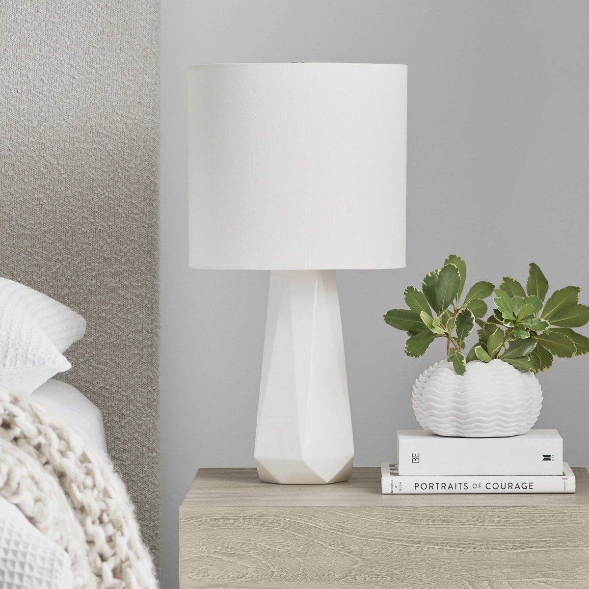 Lampe de table Moresby - Blanc brillant by Visual Comfort Studio | Luminaires & cie