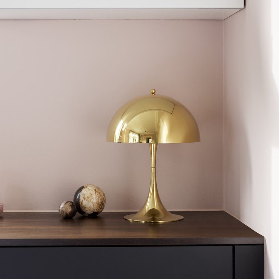 Lampe de table Panthella 320 - Acrylique blanc opale by Louis Poulsen | Luminaires & cie