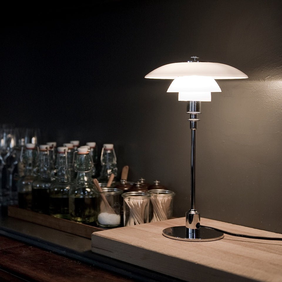Lampe de table PH 2/1 - Plaqué chrome haute brillance by Louis Poulsen | Luminaires & cie