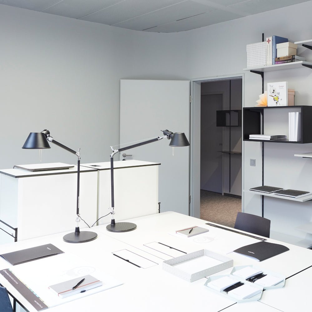 Lampe de table Tolomeo - Classique / avec Base Aluminium DEL / 10W / 3000°K / Dimmable sur la tête by Artemide | Luminaires & cie