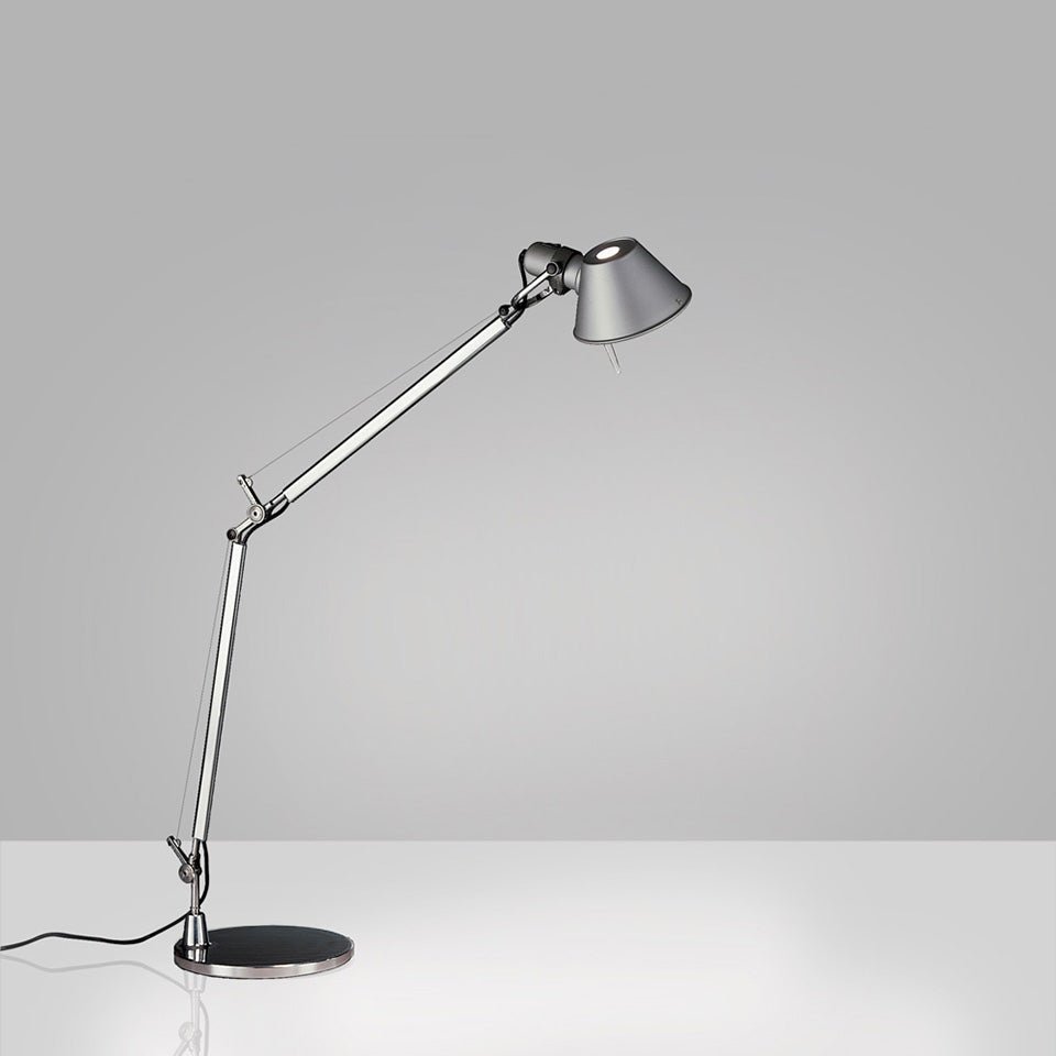 Lampe de table Tolomeo - Midi / avec Base Aluminium DEL / 9W / 3000°K / Dimmable sur câble by Artemide | Luminaires & cie