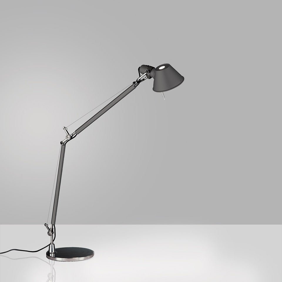 Lampe de table Tolomeo - Midi / avec Base Gris anthracite DEL / 9W / 3000°K / Dimmable sur câble by Artemide | Luminaires & cie