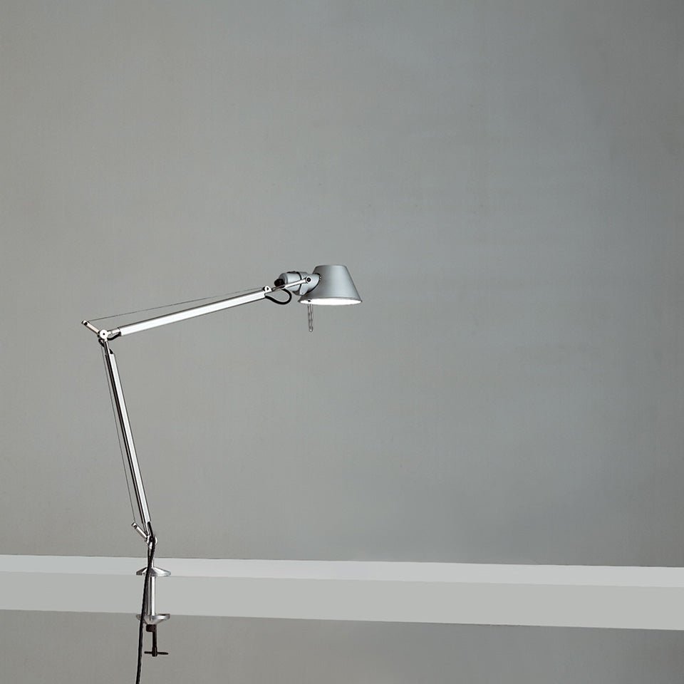 Lampe de table Tolomeo - Midi / avec Pince Aluminium DEL / 9W / 3000°K / Dimmable sur câble by Artemide | Luminaires & cie
