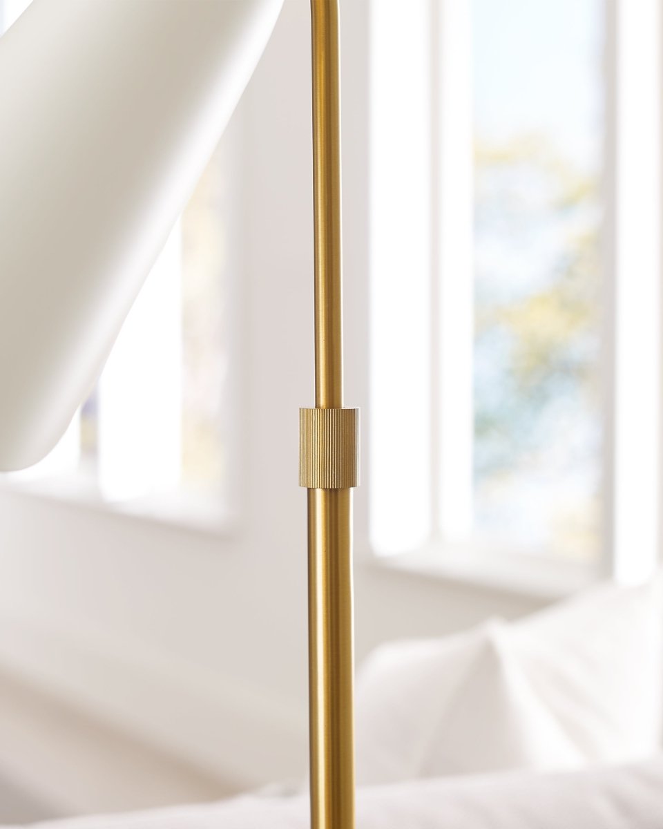 Lampe de table Tresa - Matte blanc et laiton brûlé 15" by Visual Comfort Studio | Luminaires & cie