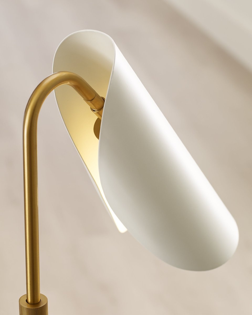 Lampe de table Tresa - Matte blanc et laiton brûlé 15" by Visual Comfort Studio | Luminaires & cie