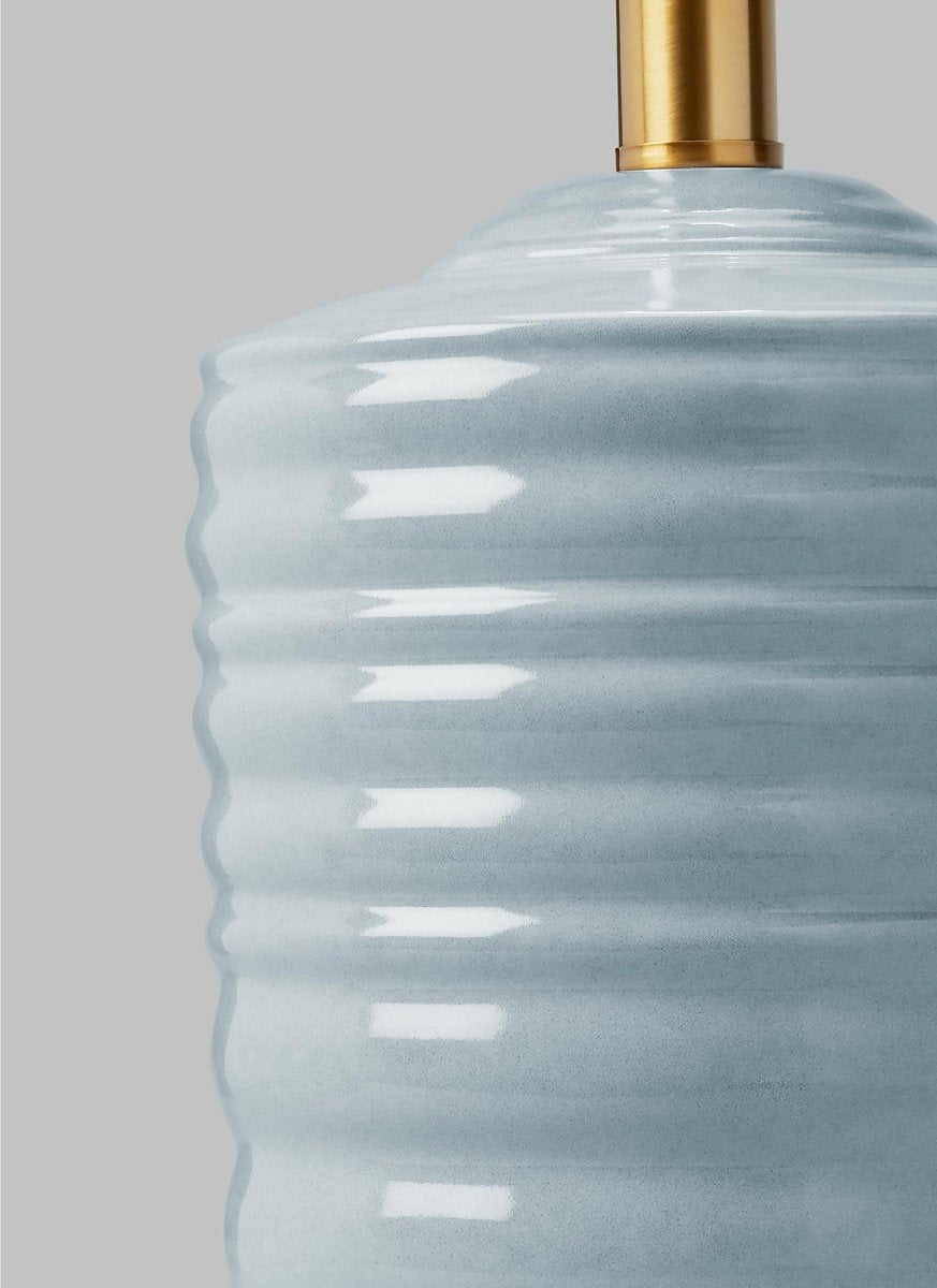 Lampe de table Waveland - Angle givré by Visual Comfort Studio | Luminaires & cie