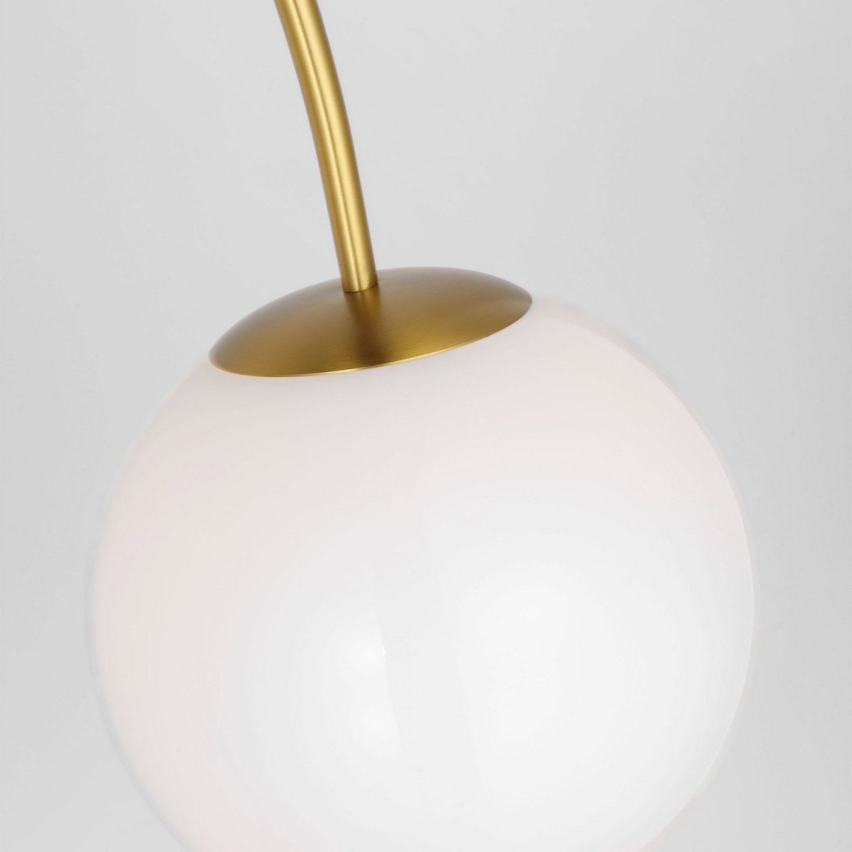 Lampe sur pied à arc Noemie - by Visual Comfort Studio | Luminaires & cie