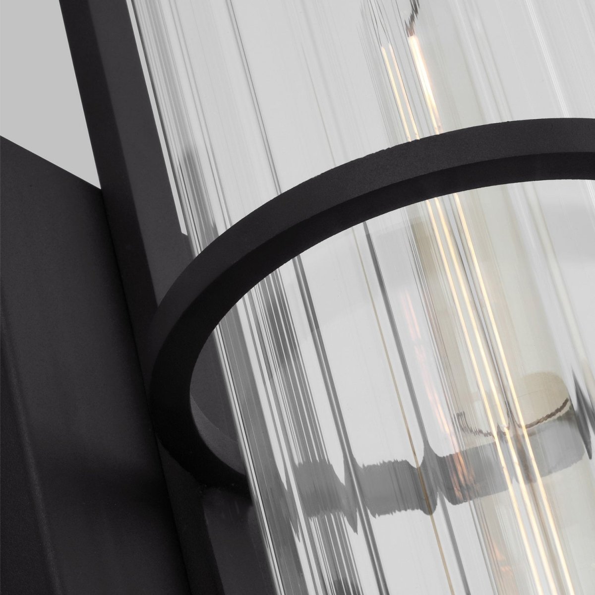 Lanterne murale extérieure Alcona - Bronze antique 24" by Visual Comfort Studio | Luminaires & cie