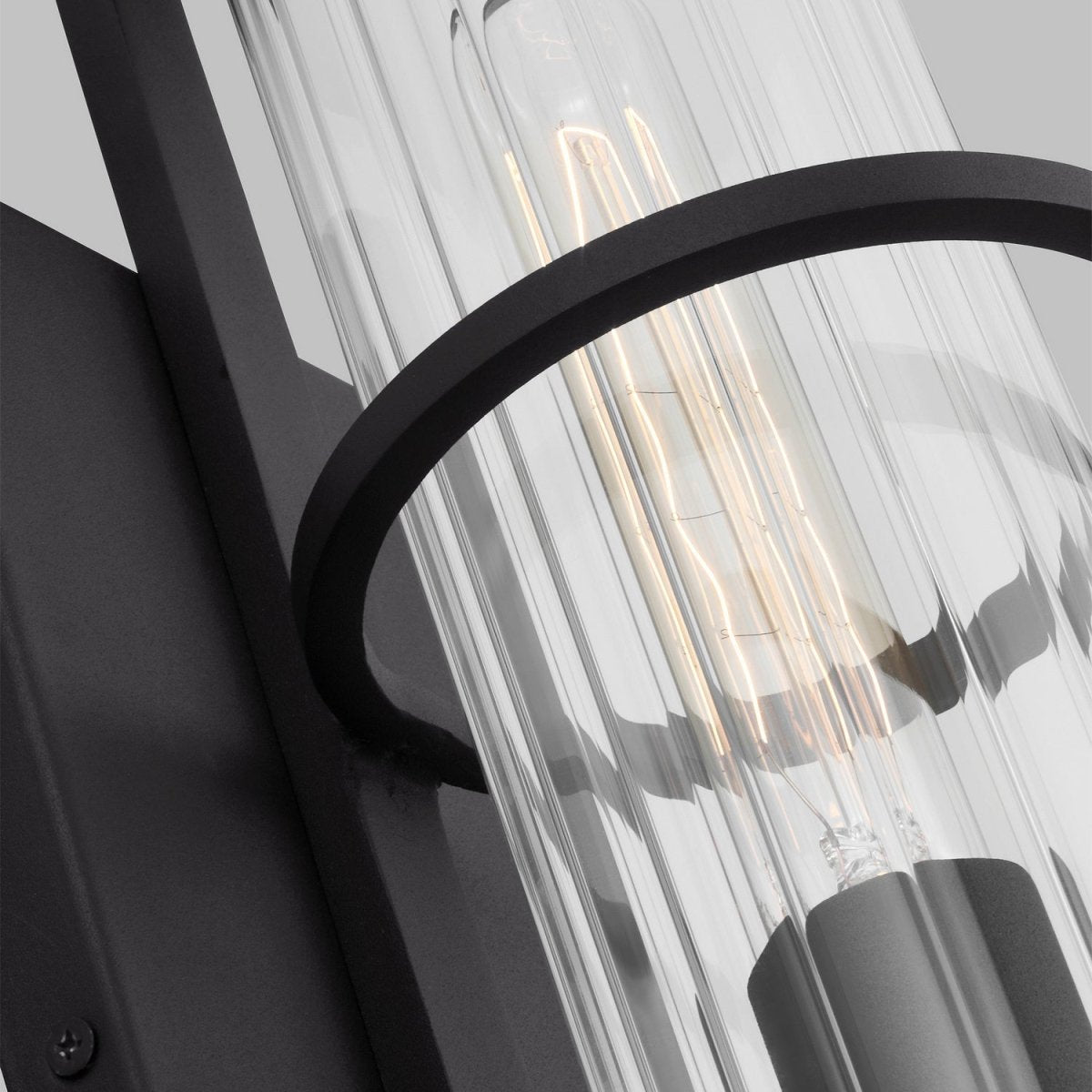 Lanterne murale extérieure Alcona - Bronze antique 24" by Visual Comfort Studio | Luminaires & cie