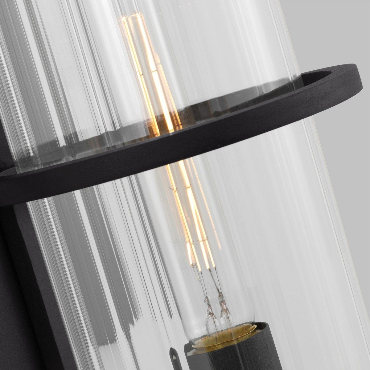 Lanterne murale extérieure Alcona - Bronze antique 24" by Visual Comfort Studio | Luminaires & cie