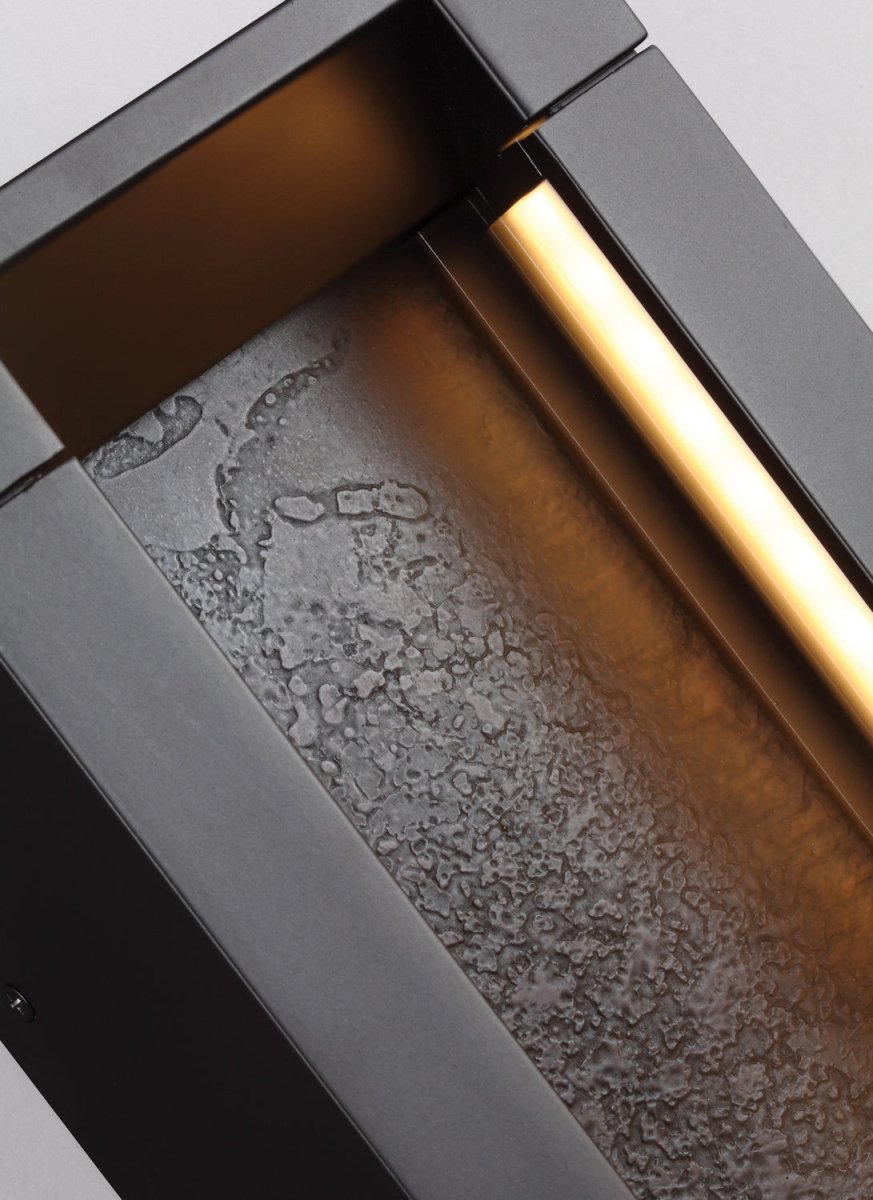 Lanterne murale extérieure Mattix - 36 1/2" by Visual Comfort Studio | Luminaires & cie
