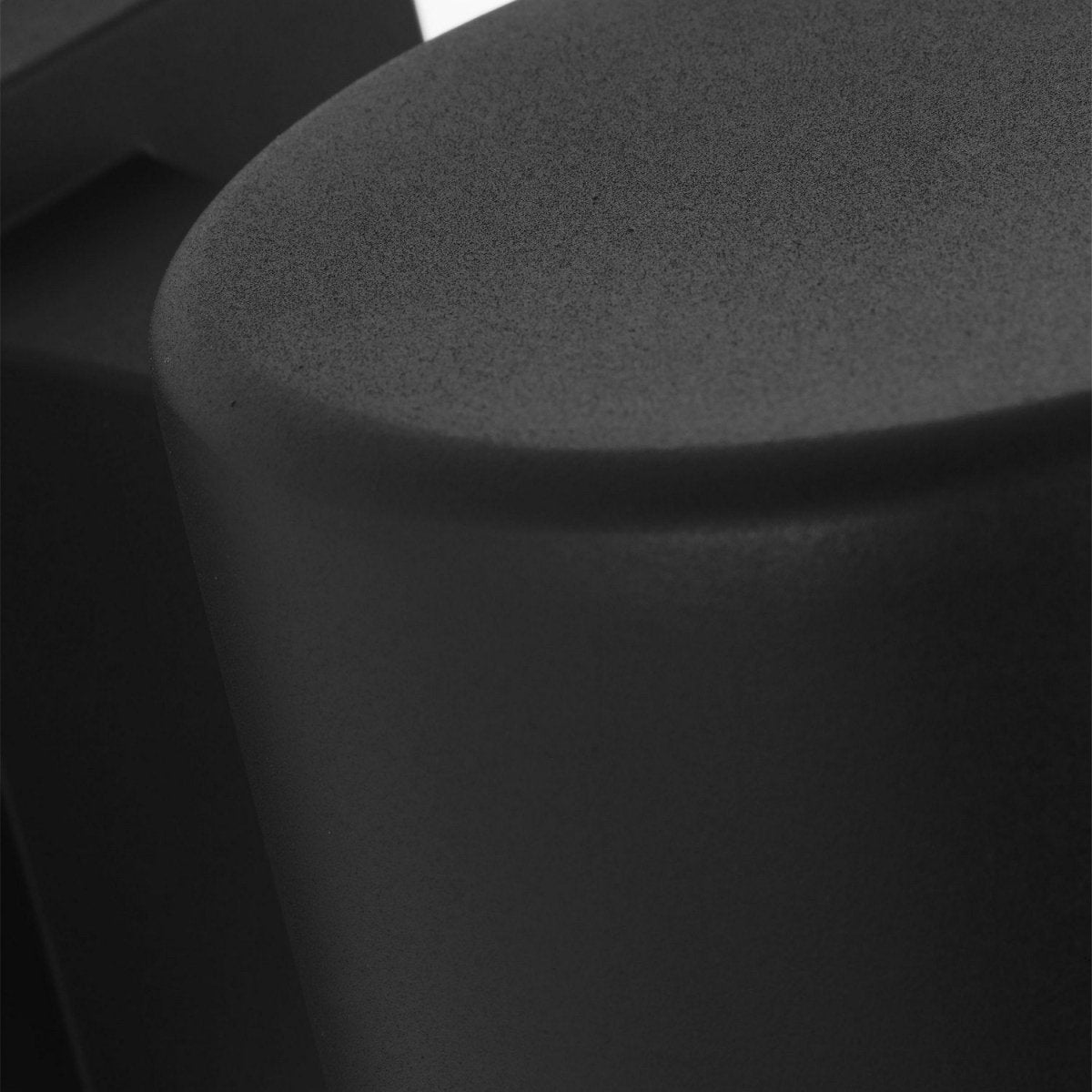 Lanterne murale extérieure Outdoor Cylinders - Noir texturé 18" by Visual Comfort Studio | Luminaires & cie
