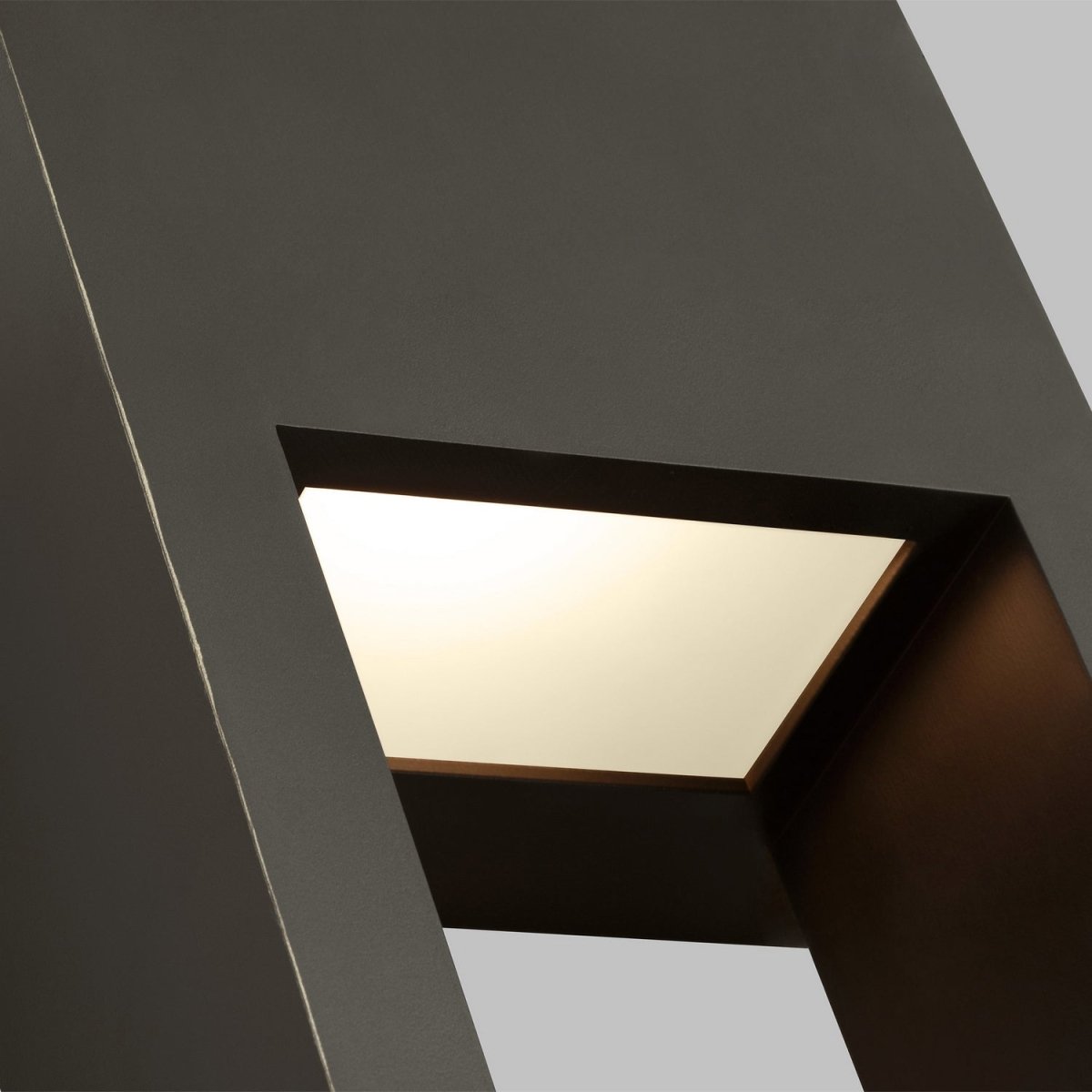 Lanterne murale extérieure Testa - Bronze antique 24" by Visual Comfort Studio | Luminaires & cie