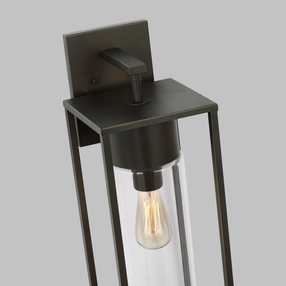 Lanterne murale extérieure Vado - Antique Bronze 23 by Visual Comfort Studio | Luminaires & cie