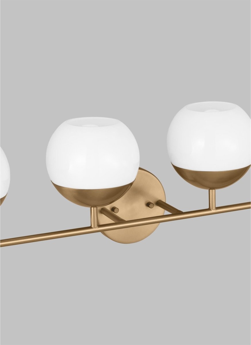Luminaire de vanité Alvin - Laiton satiné 33 3/8" Ampoules non - incluses by Visual Comfort Studio | Luminaires & cie
