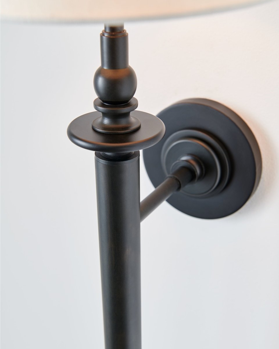 Luminaire de vanité Capri - Fer vieille 8" by Visual Comfort Studio | Luminaires & cie