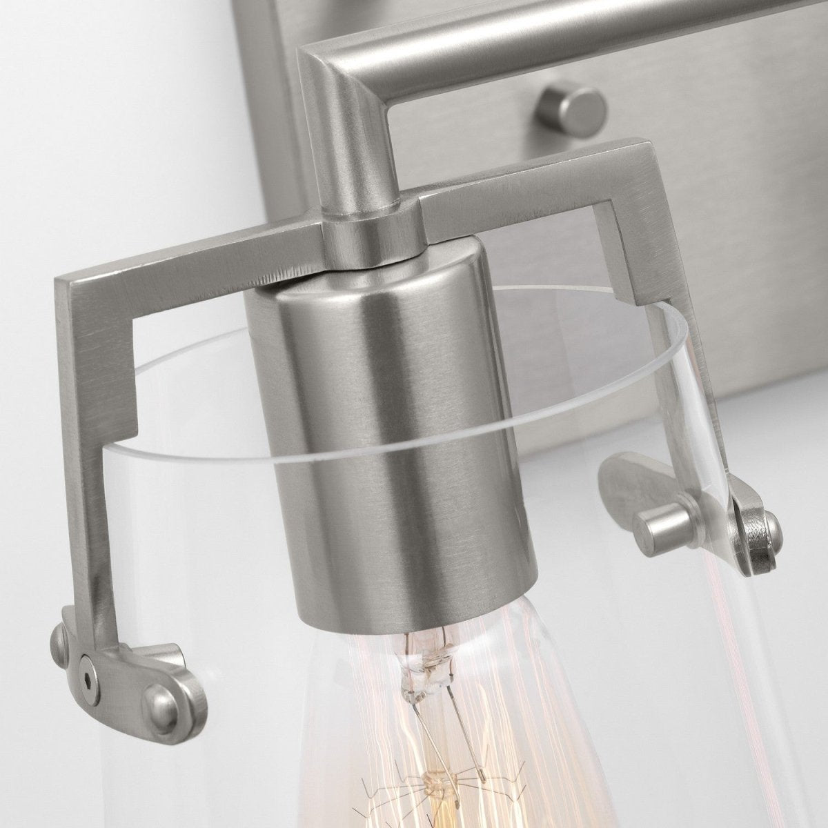 Luminaire de vanité Crofton - Laiton satiné Verre craquelé transparent 33 3/8" by Visual Comfort Studio | Luminaires & cie