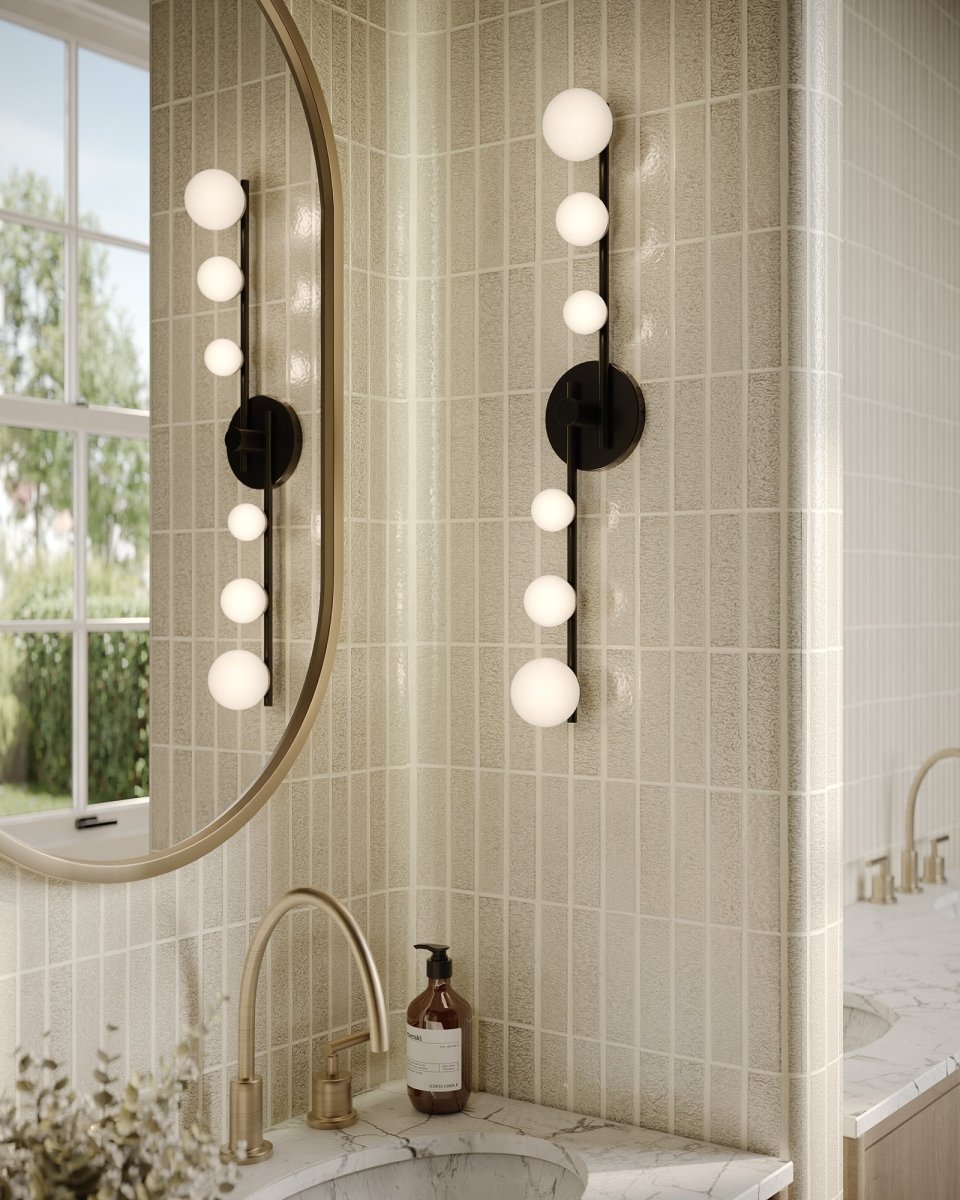 Luminaire de vanité Juniper - Verre noir / opale by Kuzco Lighting | Luminaires & cie