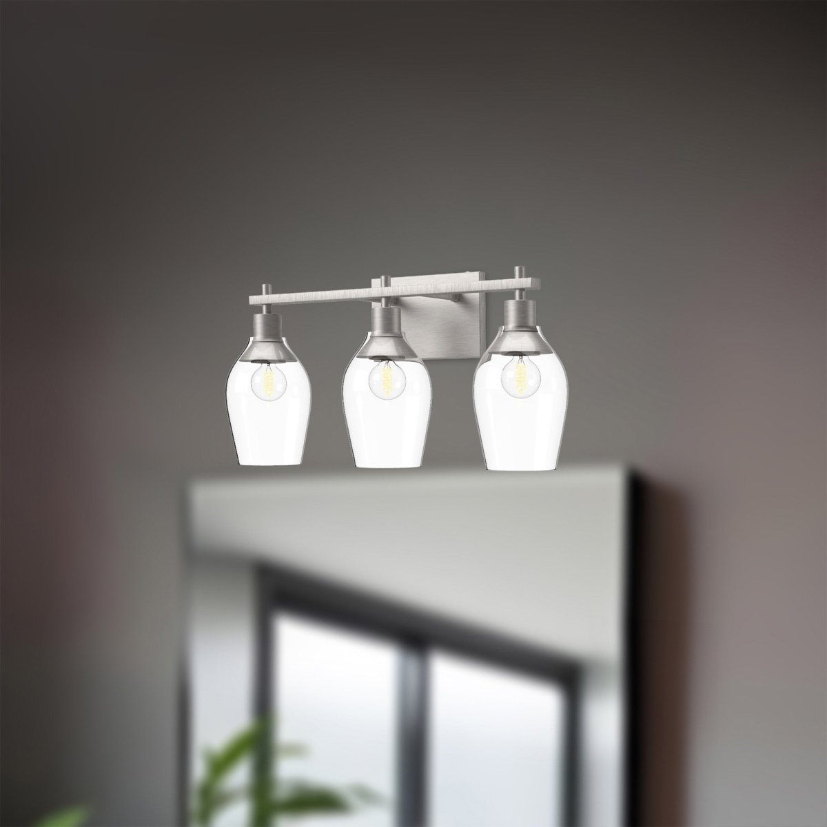 Luminaire de vanité Kingsley - Nickel / verre transparent brossé by Alora Lighting | Luminaires & cie