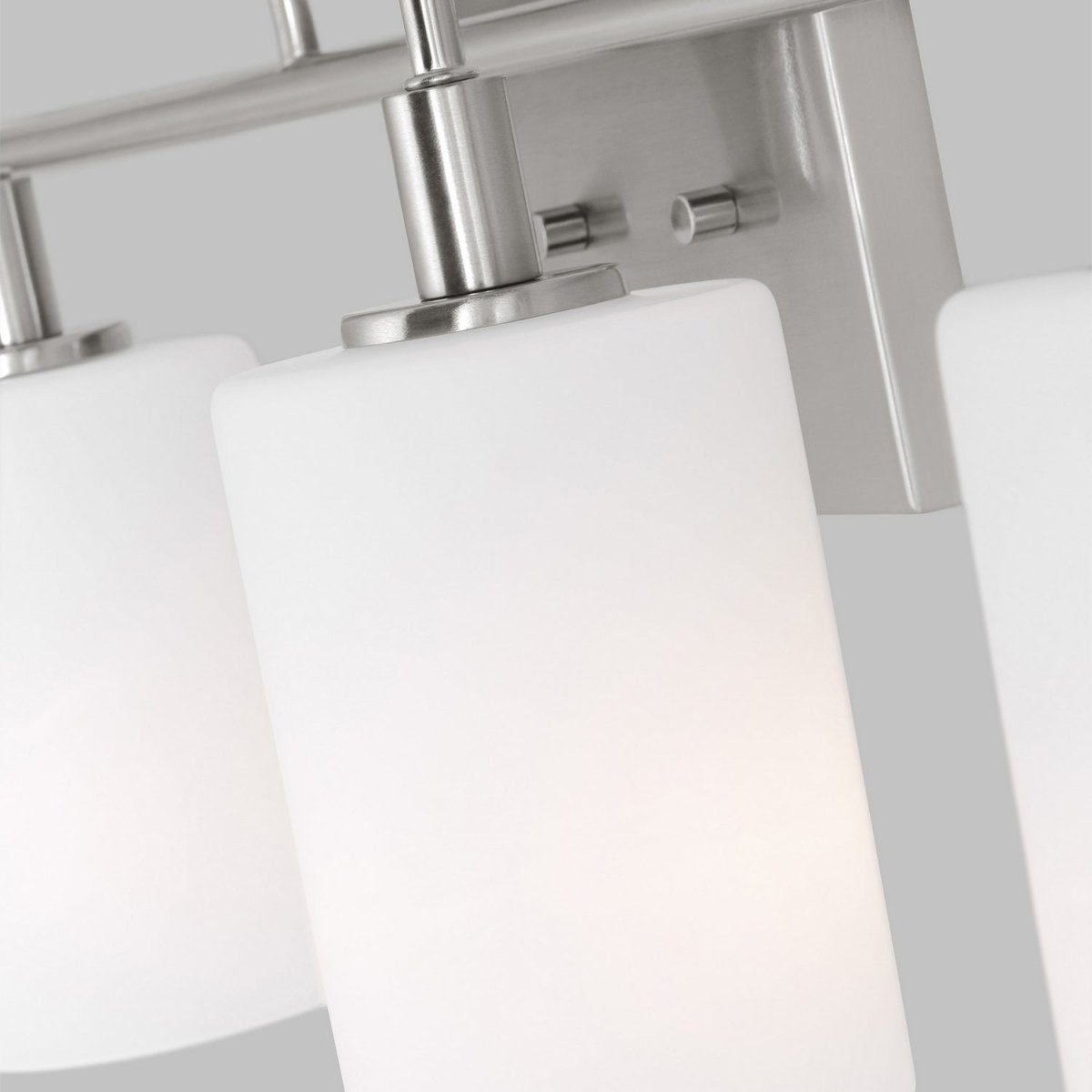 Luminaire de vanité Oak Moore - Nickel brossé 33 7/8" by Visual Comfort Studio | Luminaires & cie