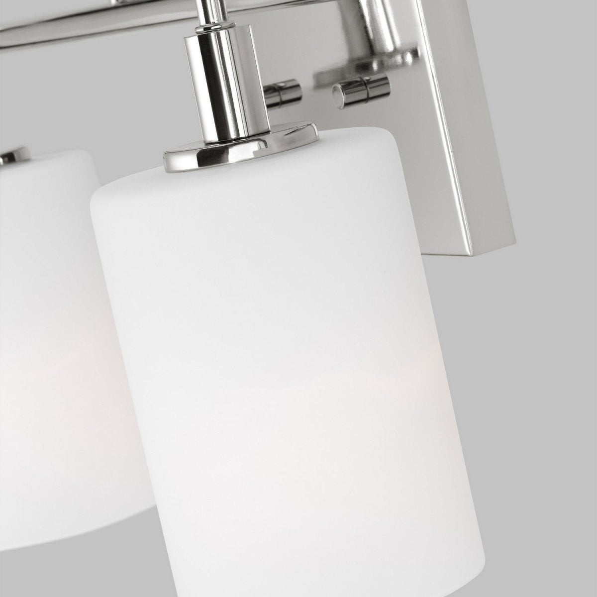 Luminaire de vanité Oak Moore - Nickel brossé 33 7/8" by Visual Comfort Studio | Luminaires & cie