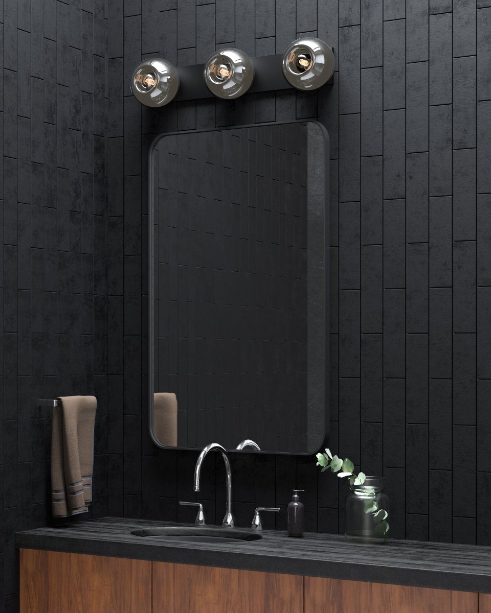 Luminaire de vanité Samar - Noir / fumé by Kuzco Lighting | Luminaires & cie