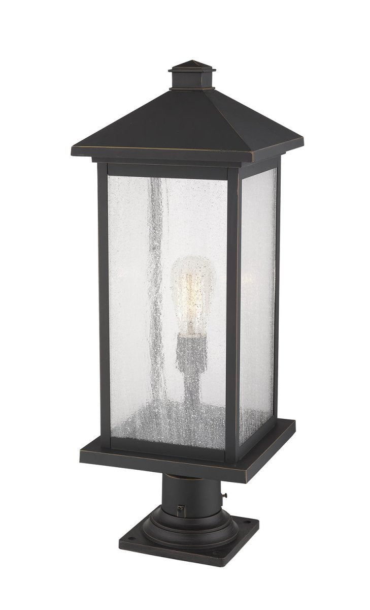 Luminaire extérieur sur socle Portland - Bronze huilé by Z-Lite | Luminaires & cie