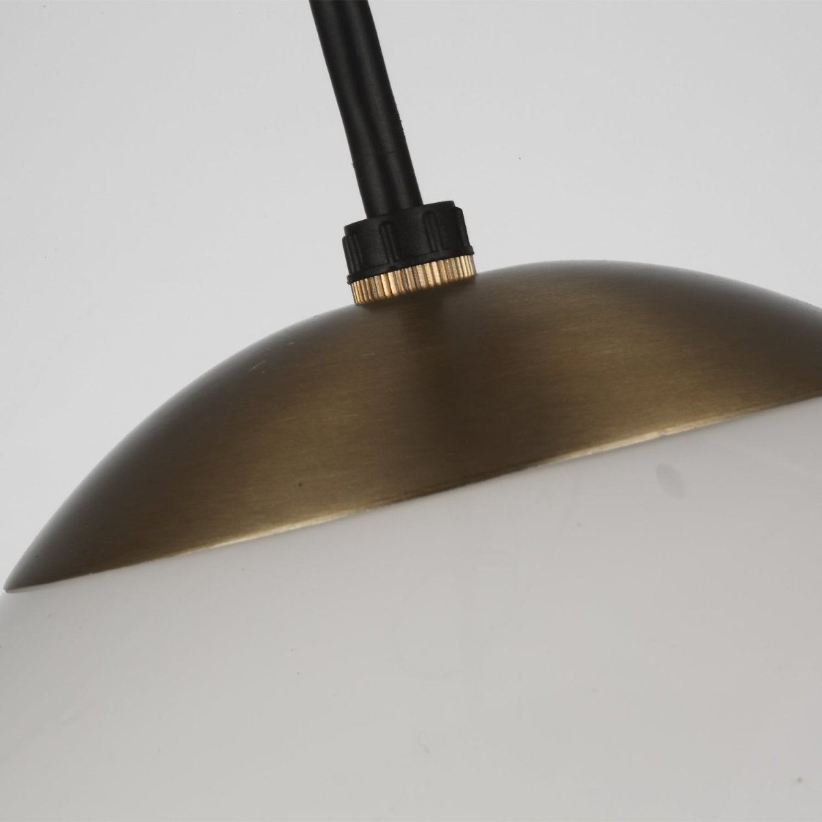 Mini-suspension Leo - Hanging Globe - Satin Brass Clear Seeded 14 by Visual Comfort Studio | Luminaires & cie