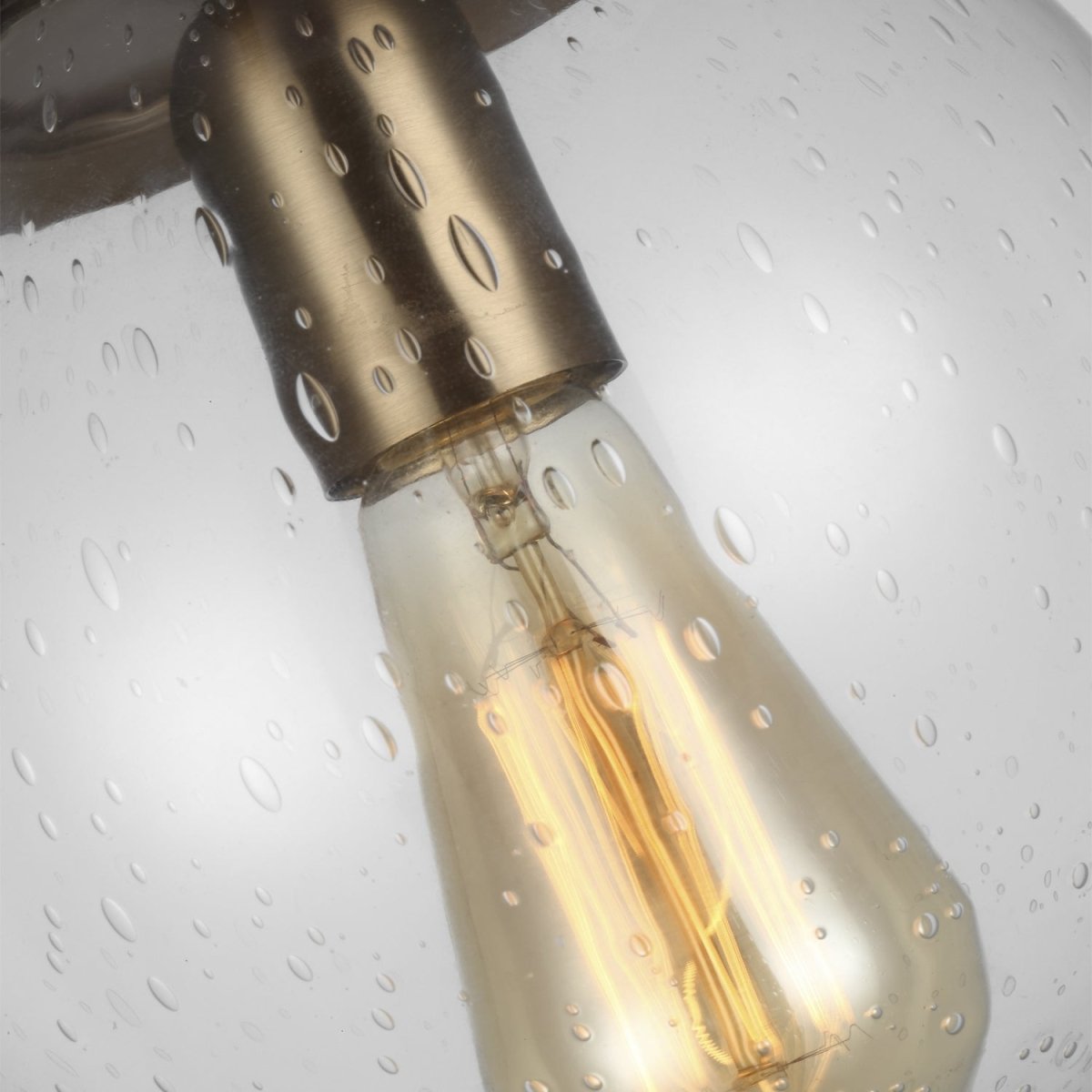 Mini-suspension Leo - Hanging Globe - Satin Brass Clear Seeded 14 by Visual Comfort Studio | Luminaires & cie