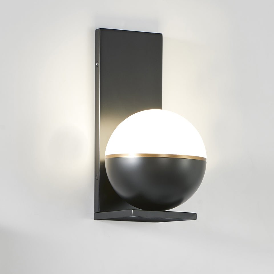 Murale Akova - Noir mat/Laiton vieilli by Tech Lighting | Luminaires & cie