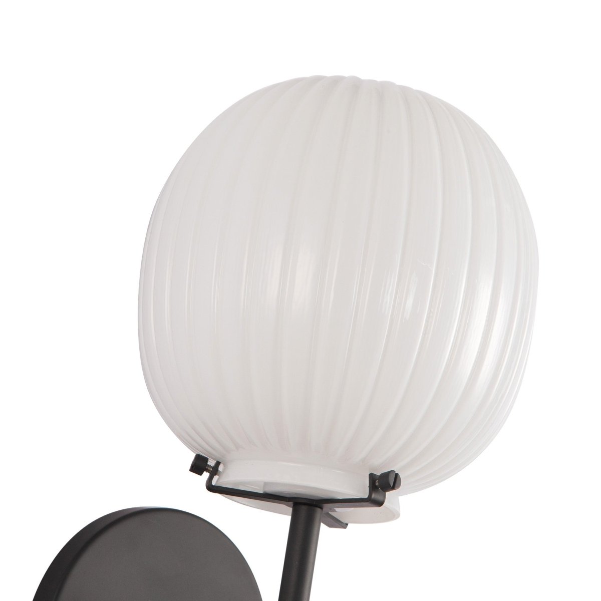 Murale Cherise - Verre d'opale côtelée noir / brillant noir by Alora Lighting | Luminaires & cie