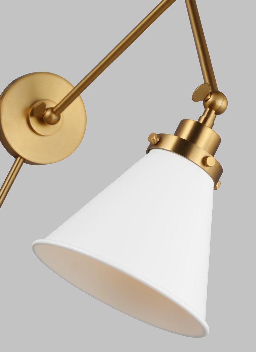 Murale cône à bras double Wellfleet - Matte blanc et laiton brûlé Blanc mat by Visual Comfort Studio | Luminaires & cie