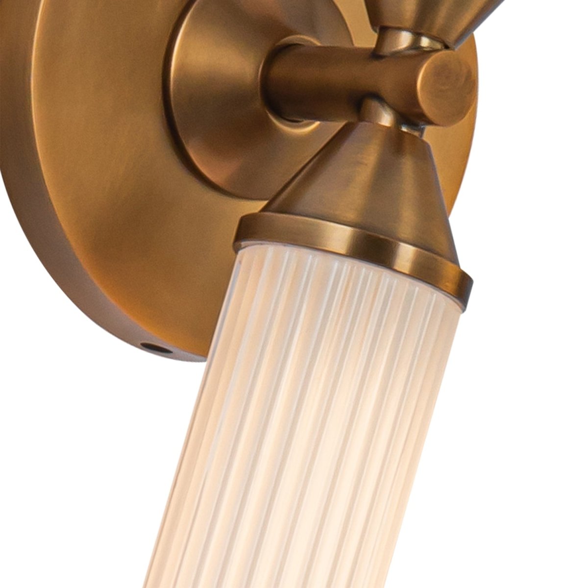 Murale Edwin - Vintage en laiton / verre côtelé givré 22 3/8" by Alora Lighting | Luminaires & cie