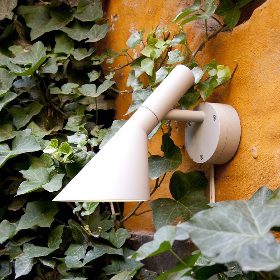 Murale extérieure AJ 50 - Noir texturé by Louis Poulsen | Luminaires & cie