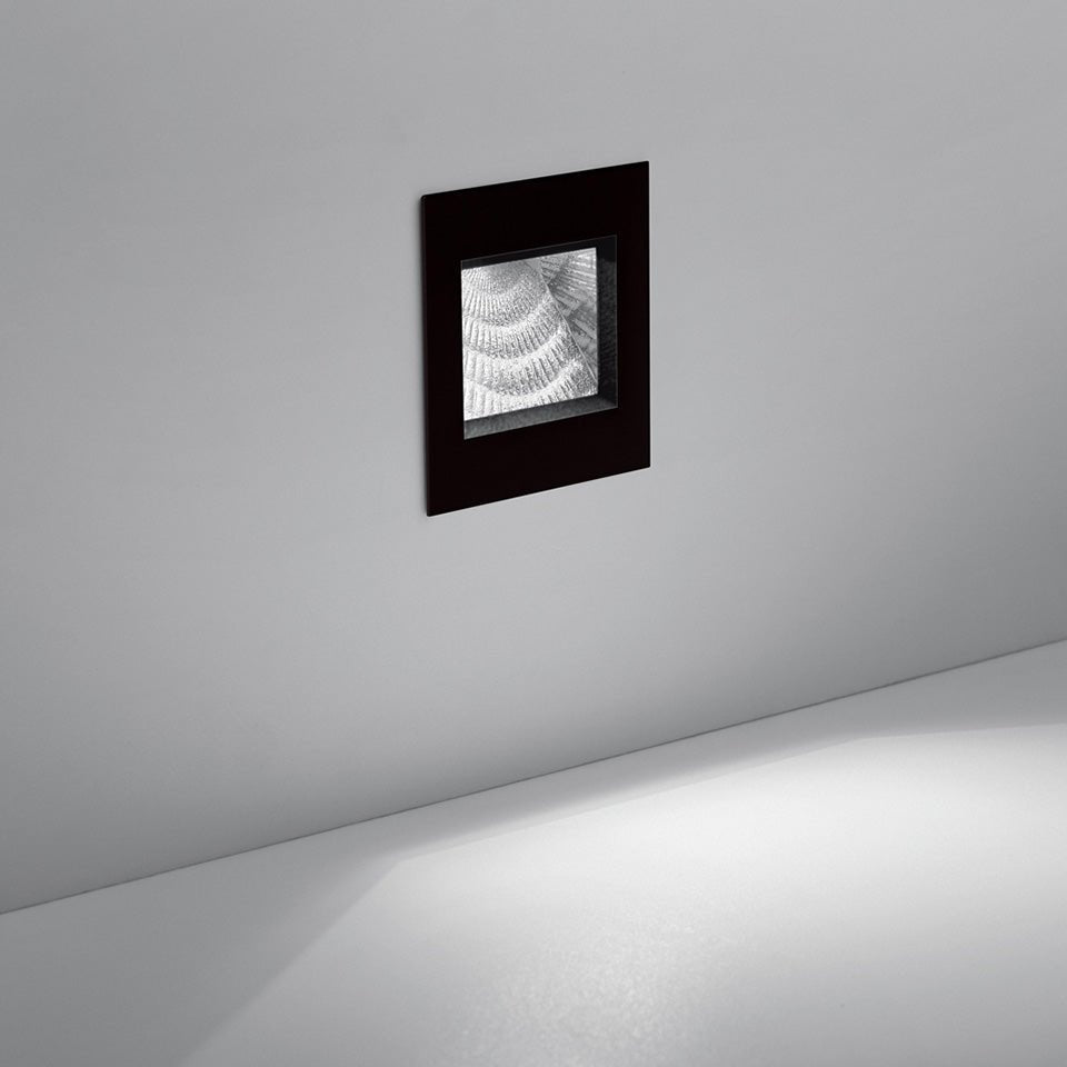 Murale Extérieure Aria - Mini Noir 3000°K by Artemide | Luminaires & cie