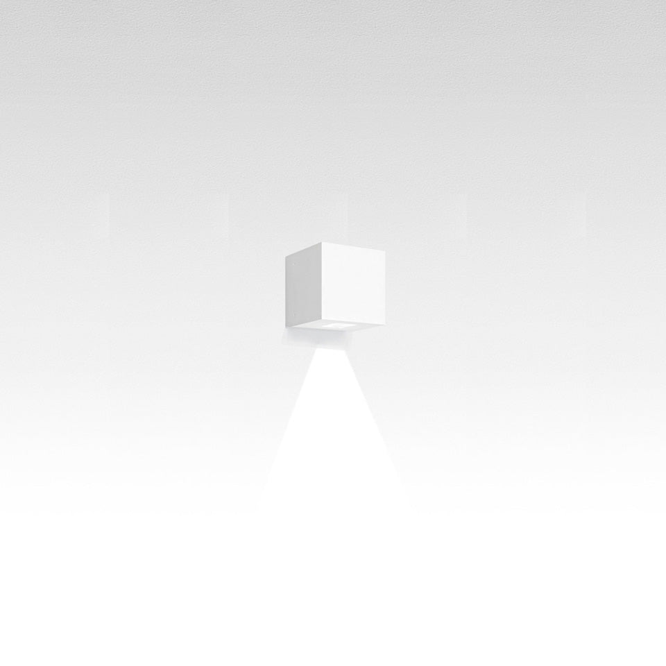 Murale Extérieure Effetto - Carré Blanc RAL 9002 1x Faisceau / Large by Artemide | Luminaires & cie
