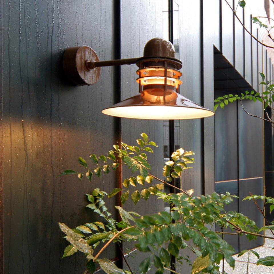 Murale extérieure Nyhavn - Cuivre brossé by Louis Poulsen | Luminaires & cie