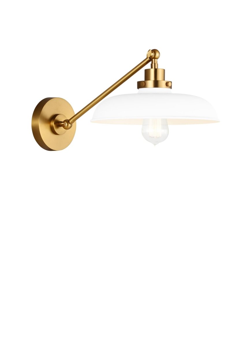 Murale wide à bras unique Wellfleet - Matte blanc et laiton brûlé Blanc mat by Visual Comfort Studio | Luminaires & cie