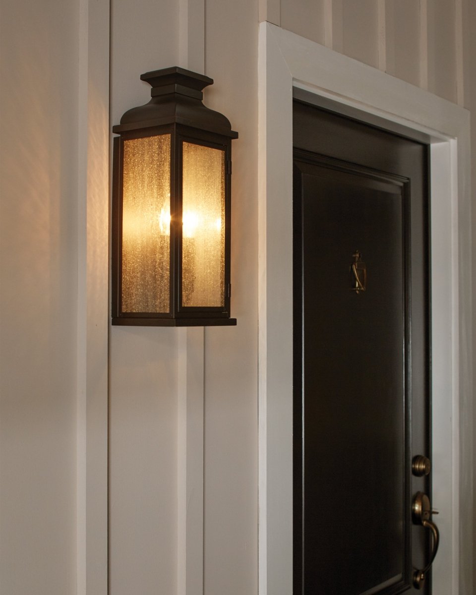 Plafonnier extérieur Pediment - by Visual Comfort Studio | Luminaires & cie