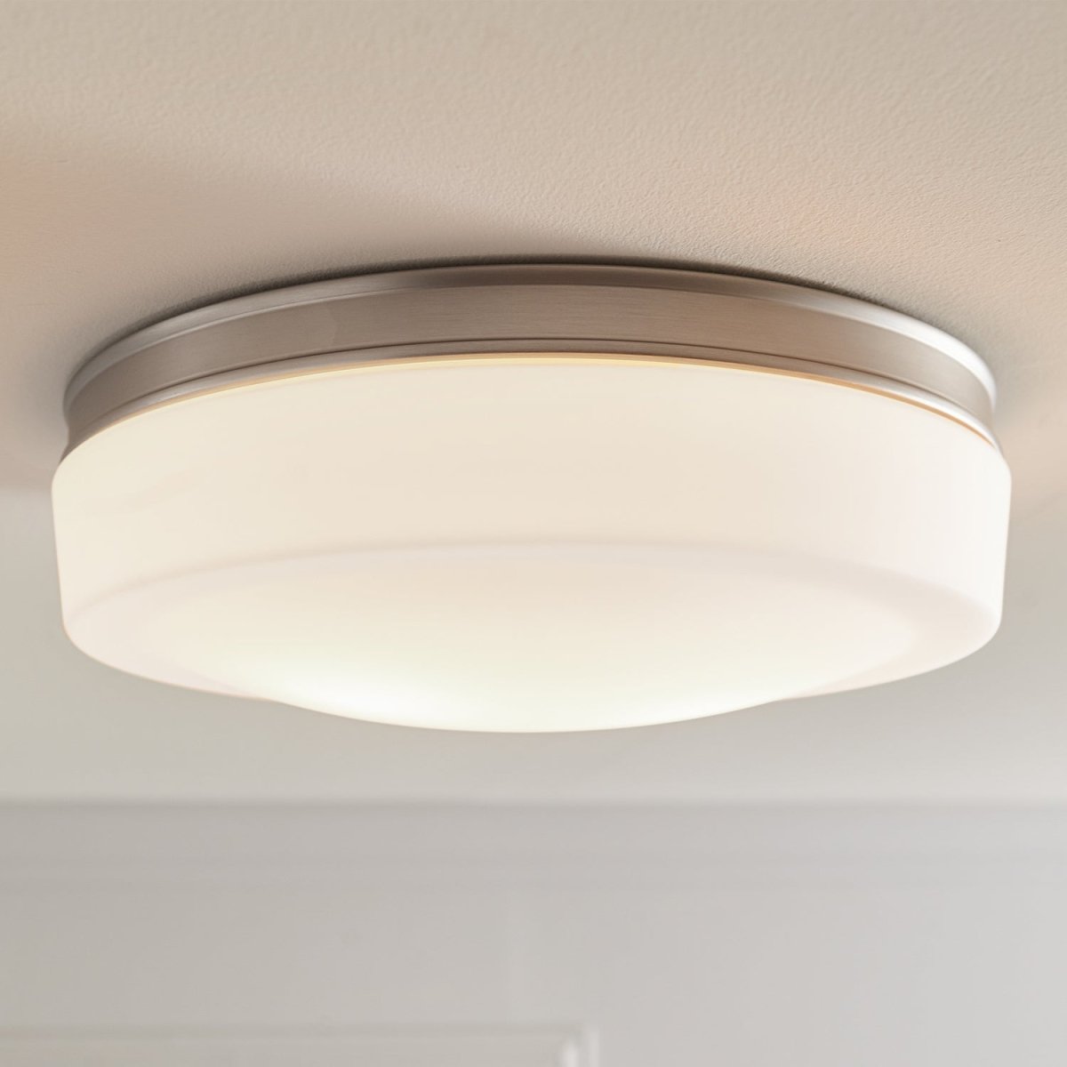 Plafonnier Issen - Nickel satiné by Visual Comfort Studio | Luminaires & cie