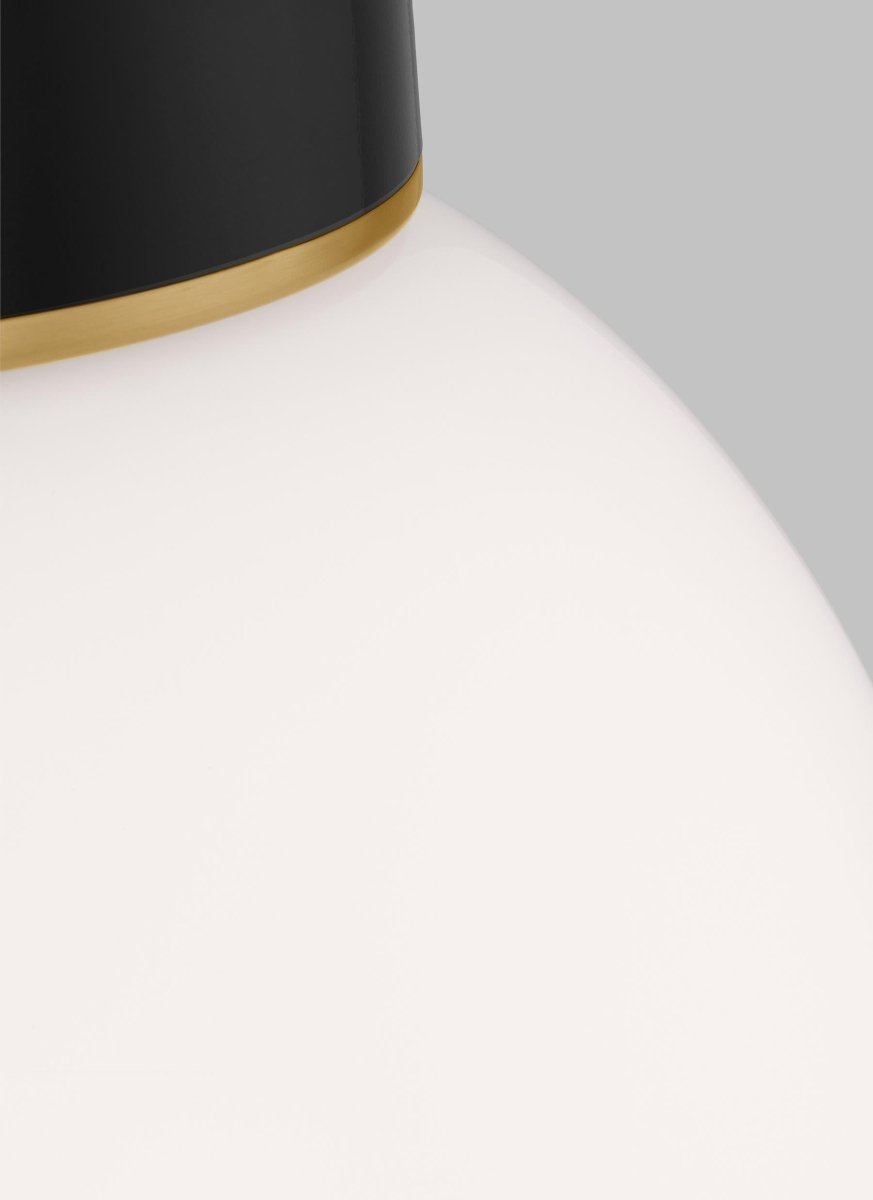 Plafonnier Monroe Ball - Laiton brûlé et noir Lait by Visual Comfort Studio | Luminaires & cie