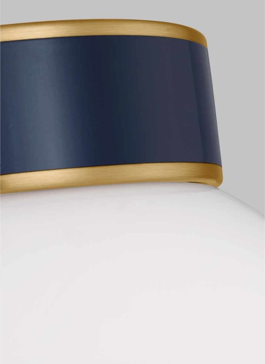 Plafonnier Monroe Ball - Laiton brûlé et marine Lait by Visual Comfort Studio | Luminaires & cie