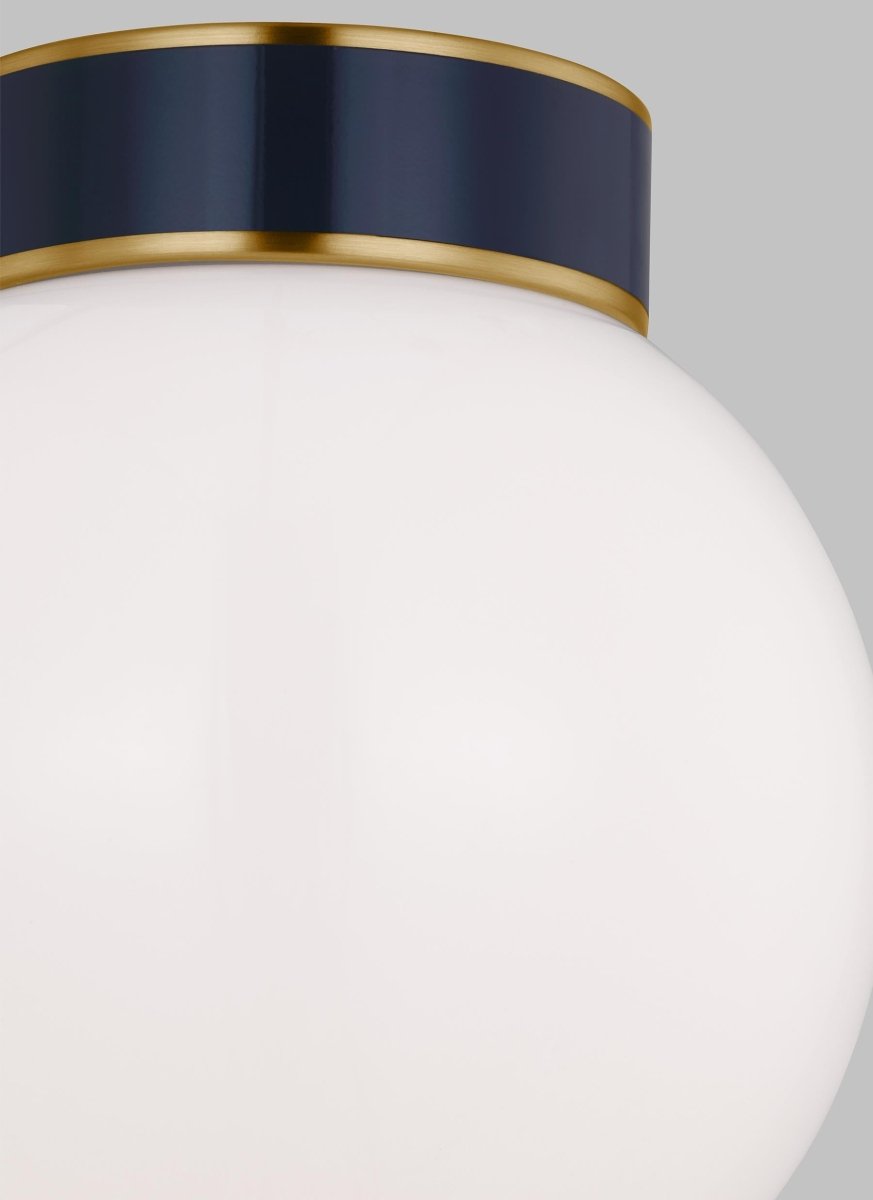 Plafonnier Monroe Ball - Laiton brûlé et marine Lait by Visual Comfort Studio | Luminaires & cie