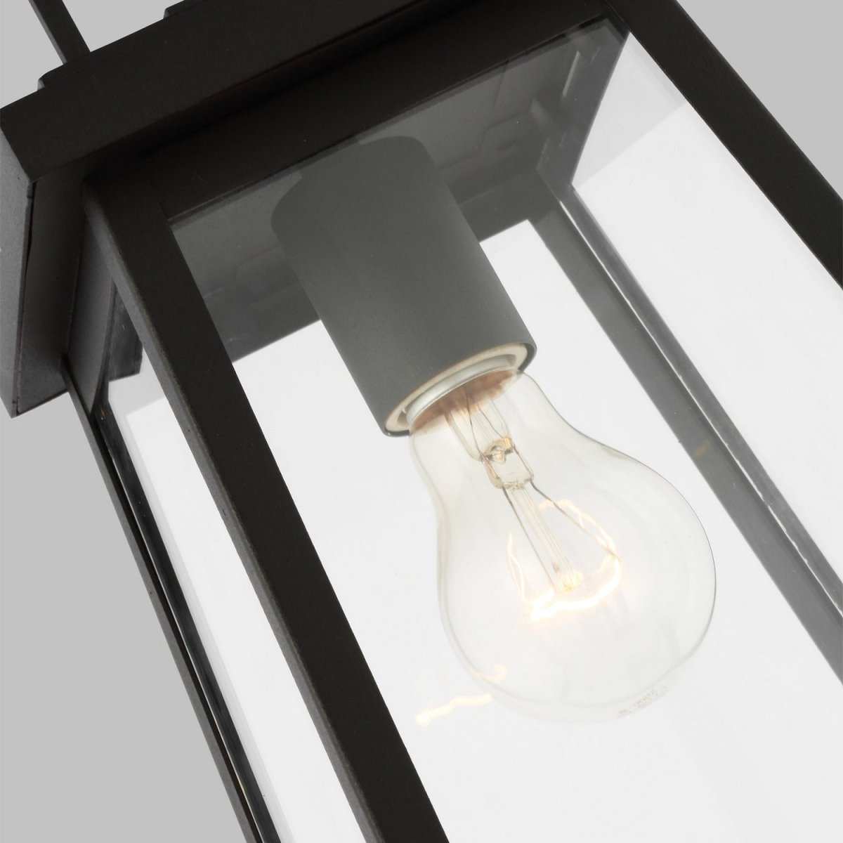 Suspension extérieure Founders - Bronze antique by Visual Comfort Studio | Luminaires & cie