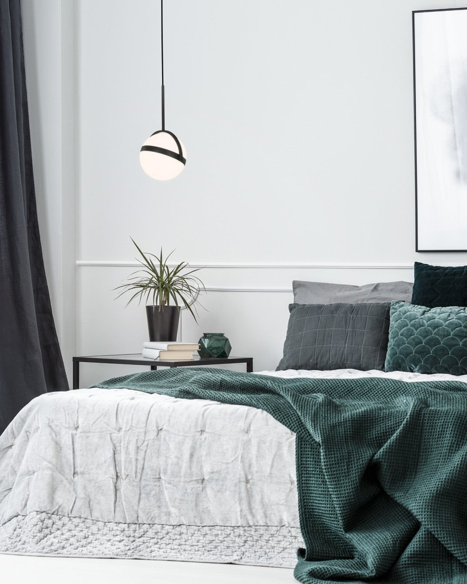 Suspension Globo - Noir mat by Alora Lighting | Luminaires & cie