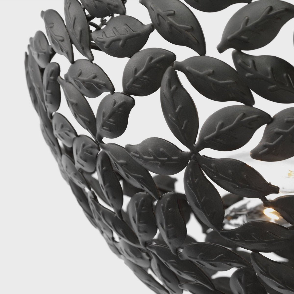 Suspension Kelan - Fer vieilli 16" by Visual Comfort Studio | Luminaires & cie