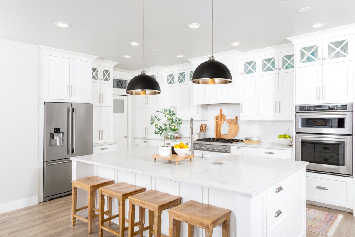 Suspension Landry - Blanc mat + Laiton bruni 20" by Z-Lite | Luminaires & cie