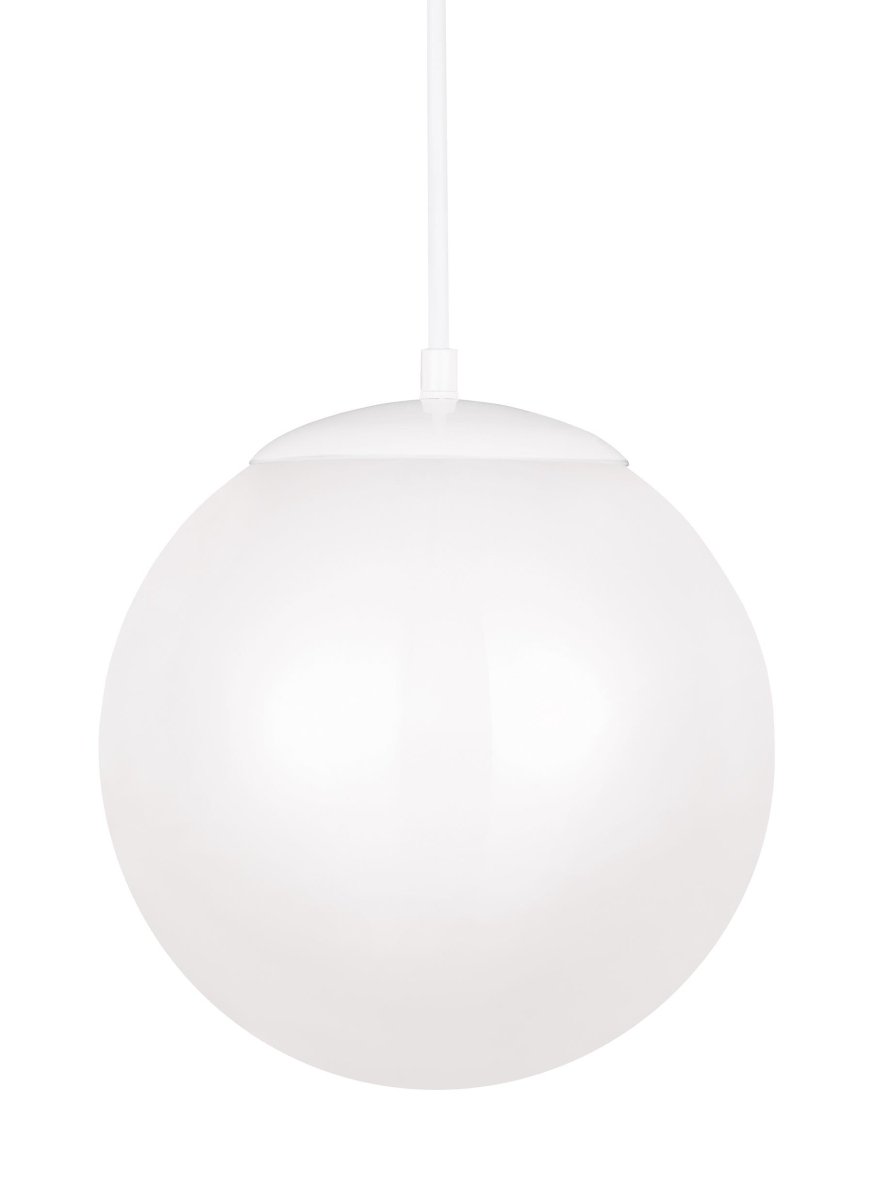 Suspension Leo - Hanging Globe L - Blanc Ampoules DEL incluses by Visual Comfort Studio | Luminaires & cie