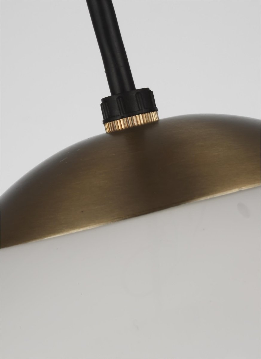 Suspension Leo - Hanging Globe M - Laiton satiné Ampoules non - incluses by Visual Comfort Studio | Luminaires & cie