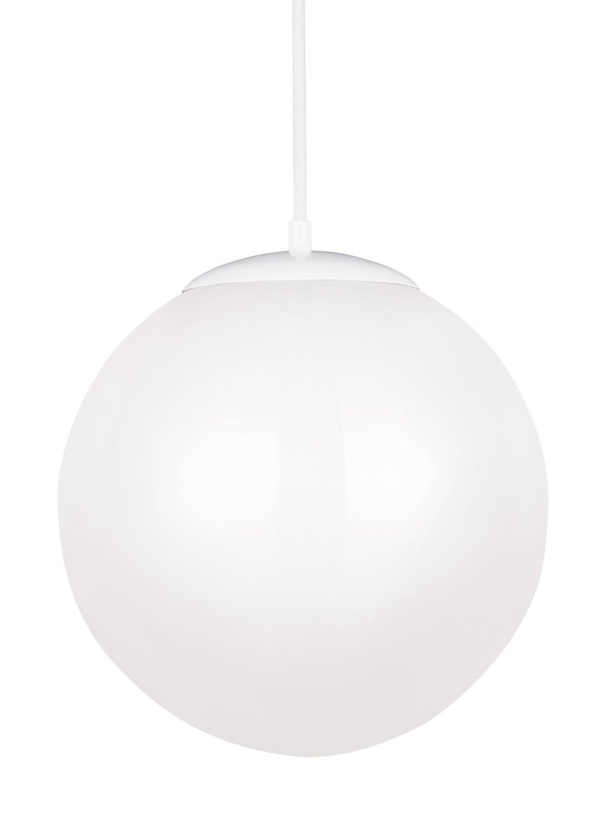 Suspension Leo - Hanging Globe XL - Blanc Module DEL intégré by Visual Comfort Studio | Luminaires & cie